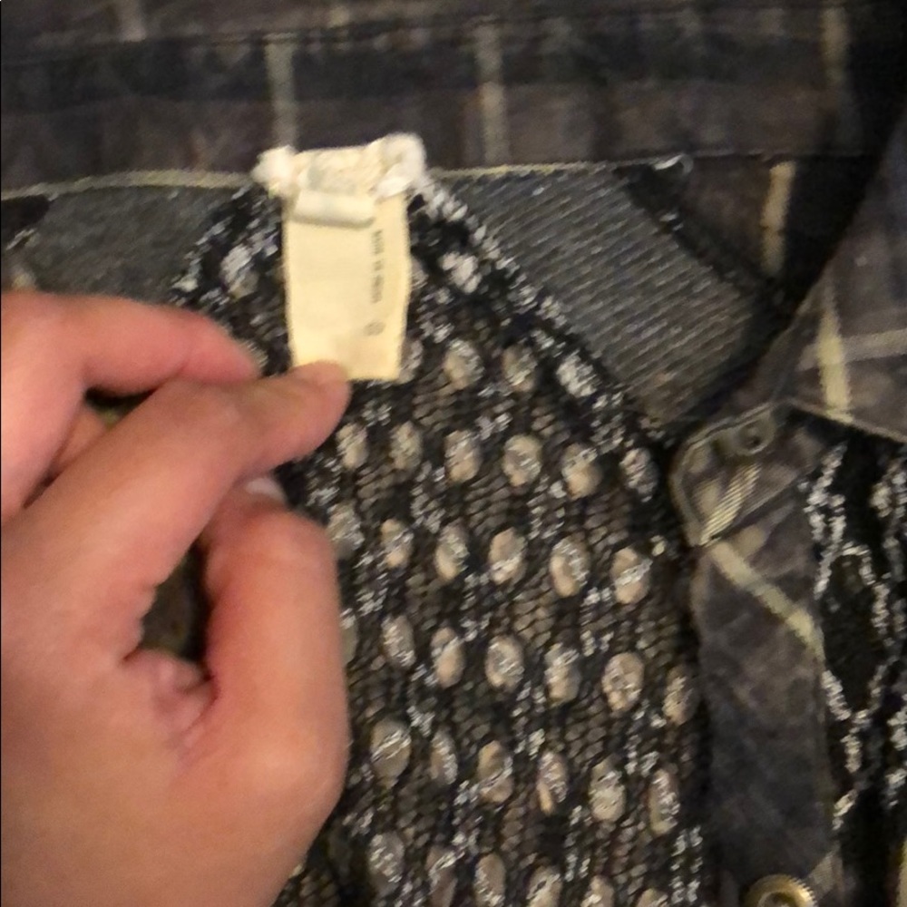 Gimmicks button up! - Picture 2 of 4